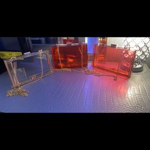 Clear crossbody w/gold chain✨